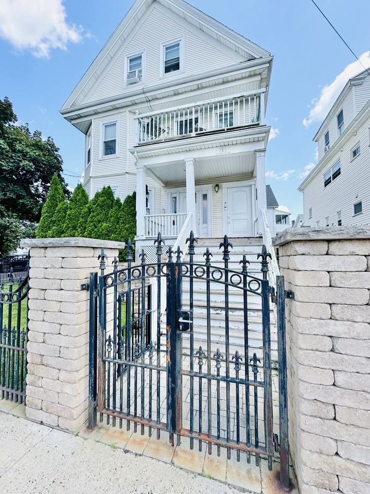 131 Bucknam St - Photo 2 of 8