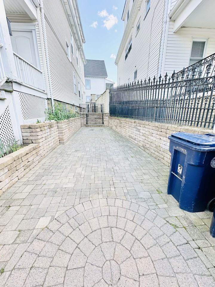 131 Bucknam St - Photo 3 of 8