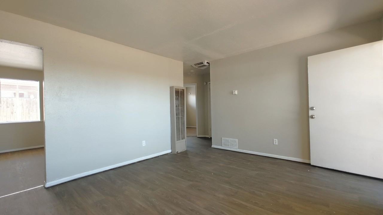 Texas 4plex - Photo 3 of 8