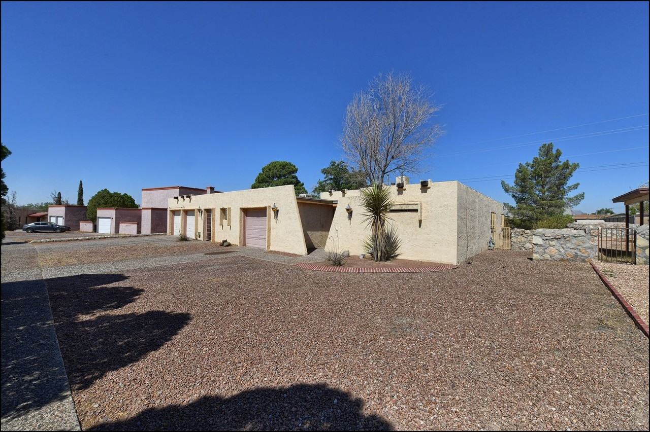 10711 Ivanhoe Dr - Photo 3 of 50