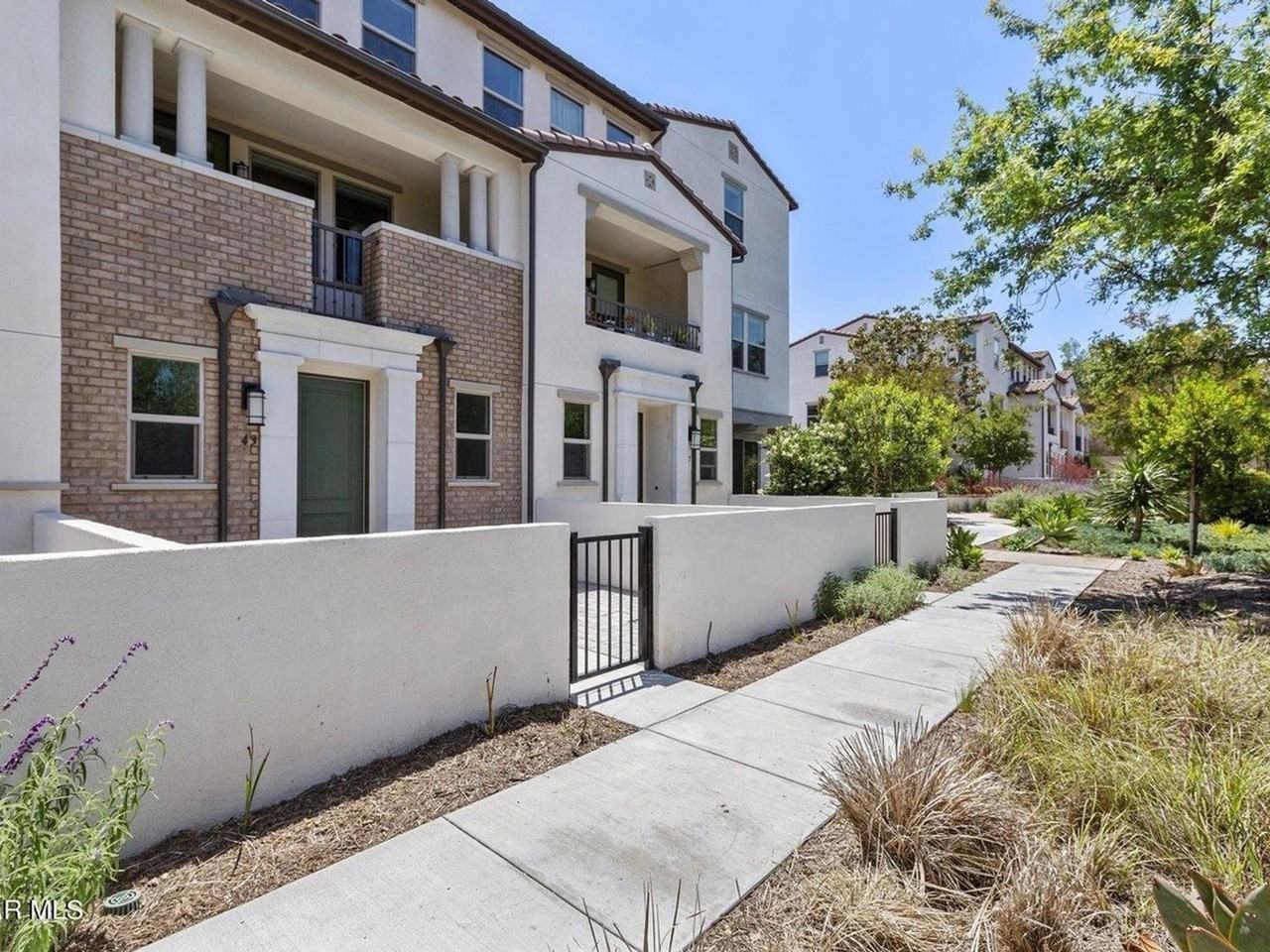 47 Jensen Ct - Photo 2 of 11