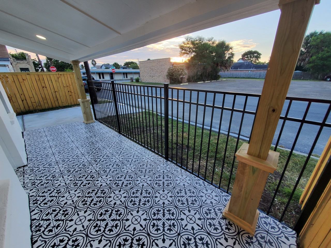 914 E 10th St #B - Photo 2 of 14