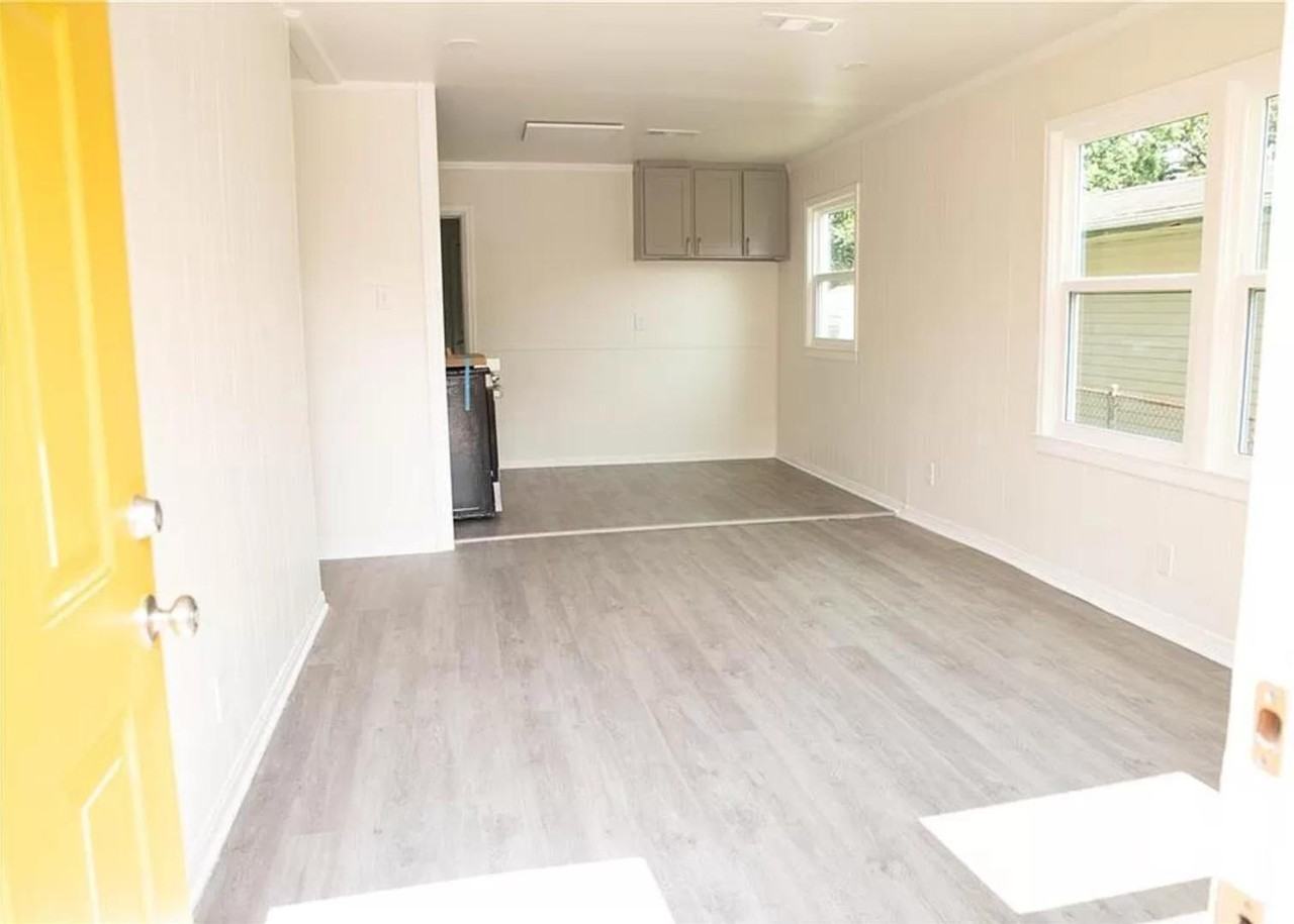 1229 Southlawn Blvd - Photo 2 of 7