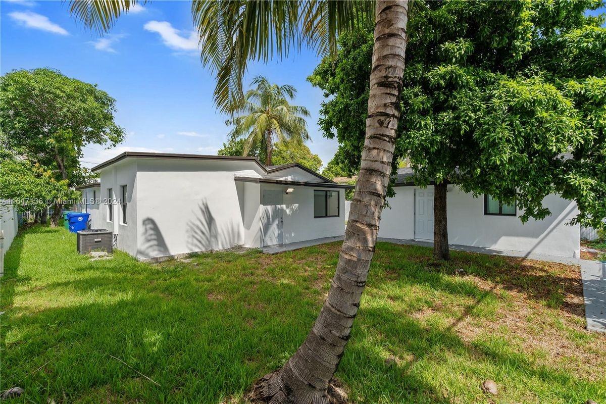 3427 Nw 9th Ave - Photo 2 of 6