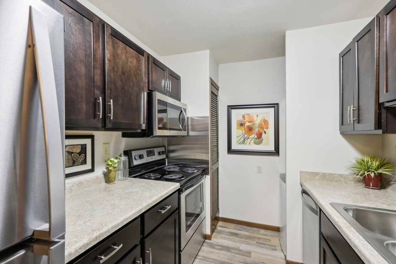 Serafino Square Luxury Apartments - Photo 3 of 30