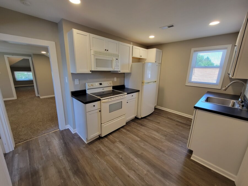 336 S 66th St - Photo 4 of 18