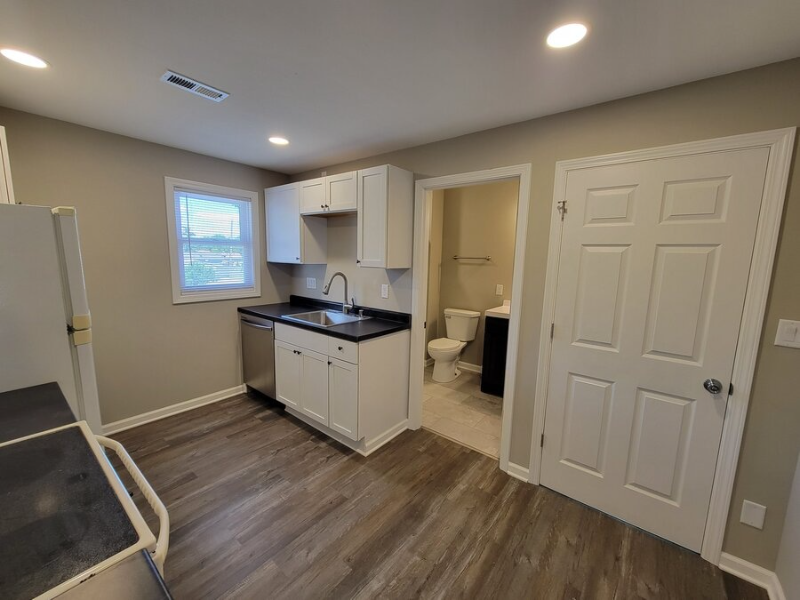 336 S 66th St - Photo 5 of 18