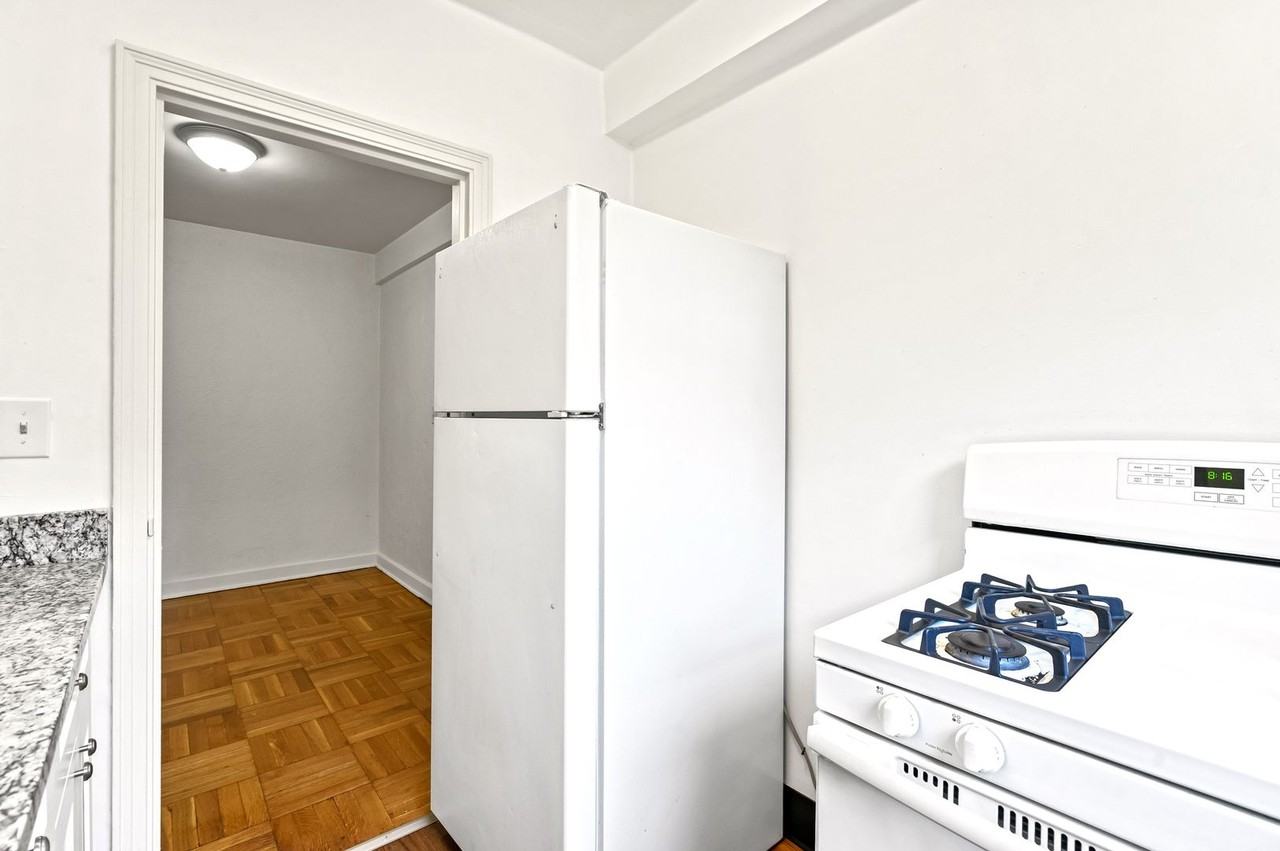 3336 Brownsville Rd - Photo 7 of 20