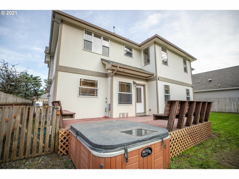 1032 Seagate Ave - Photo 2 of 19