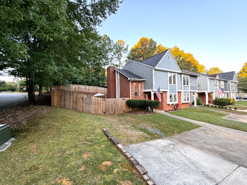 1141 Berkley Dr Se - Photo 3 of 19