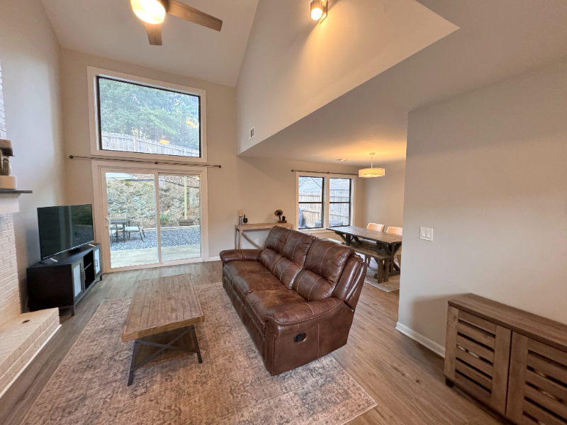 1141 Berkley Dr Se - Photo 5 of 19