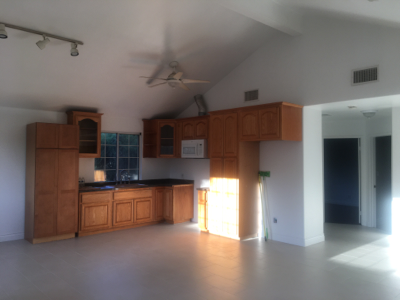 1214 Saginaw St - Photo 2 of 10