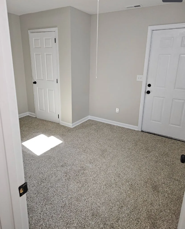 1815 Columbia St - Photo 3 of 5