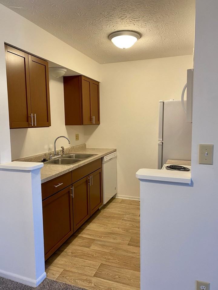 Center Street Apartments - Photo 5 of 28