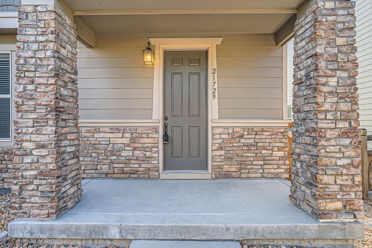 21729 E Quincy Cir - Photo 3 of 31