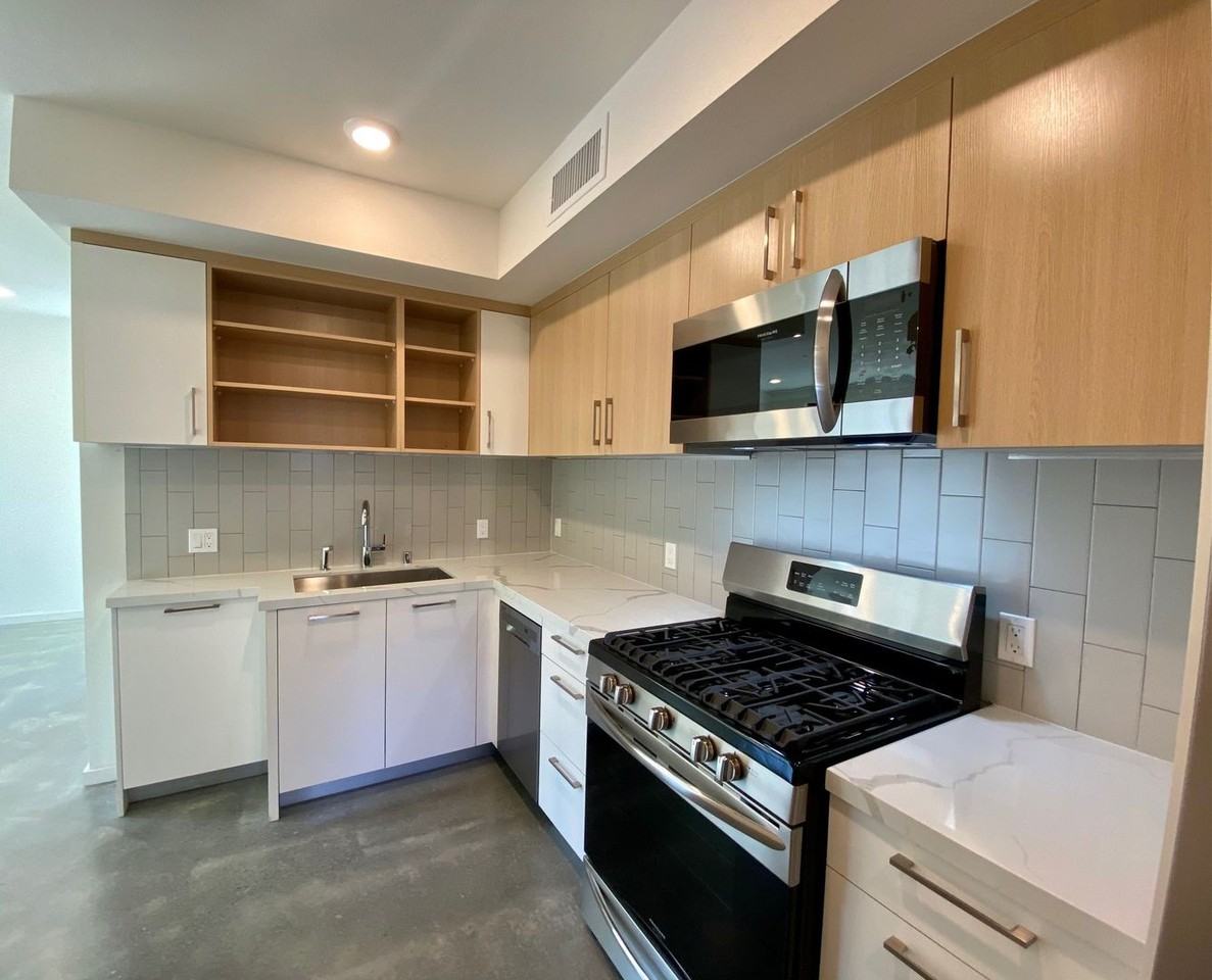 1901 ECHO PARK AVE - Photo 4 of 42