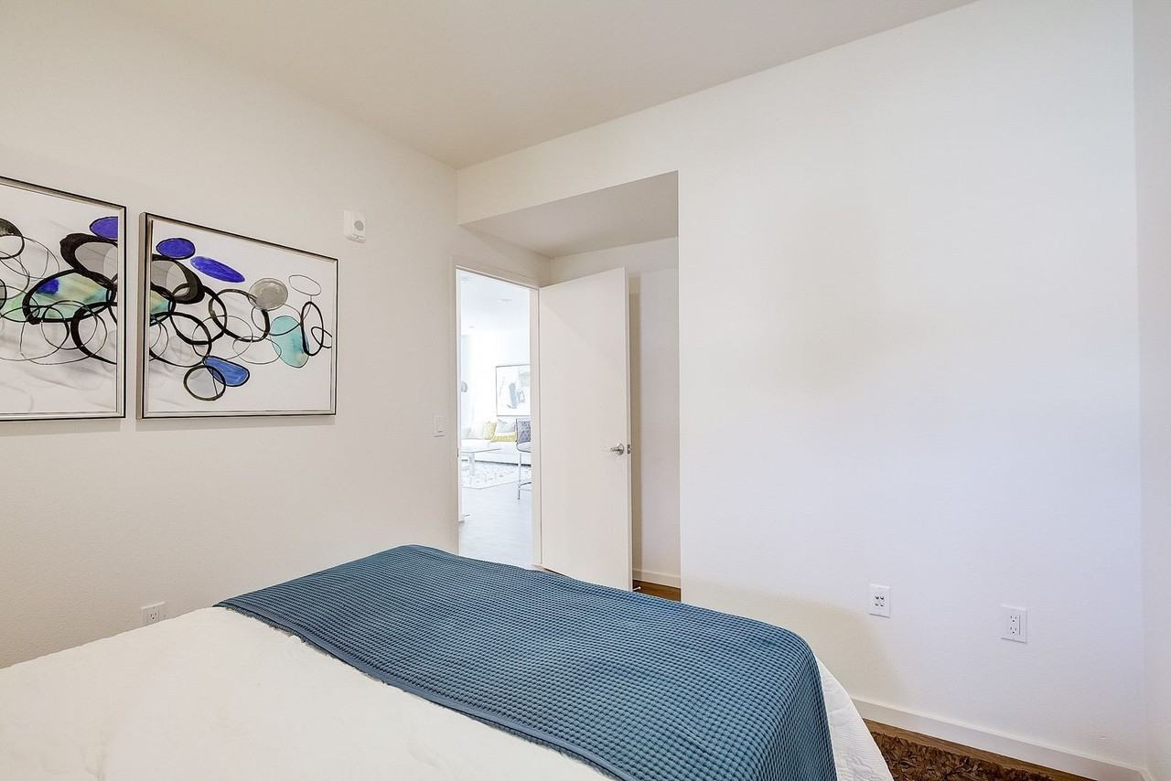 1901 ECHO PARK AVE - Photo 5 of 42