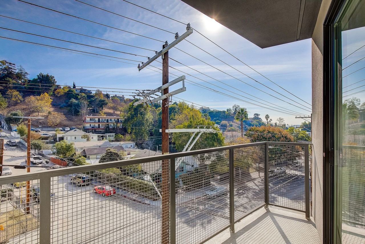 1901 ECHO PARK AVE - Photo 6 of 42