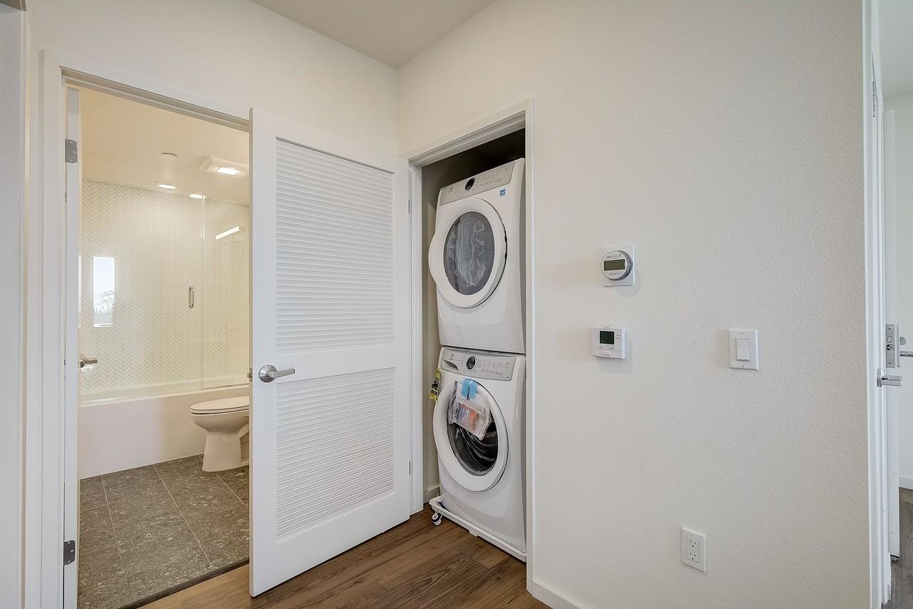 1901 ECHO PARK AVE - Photo 7 of 42