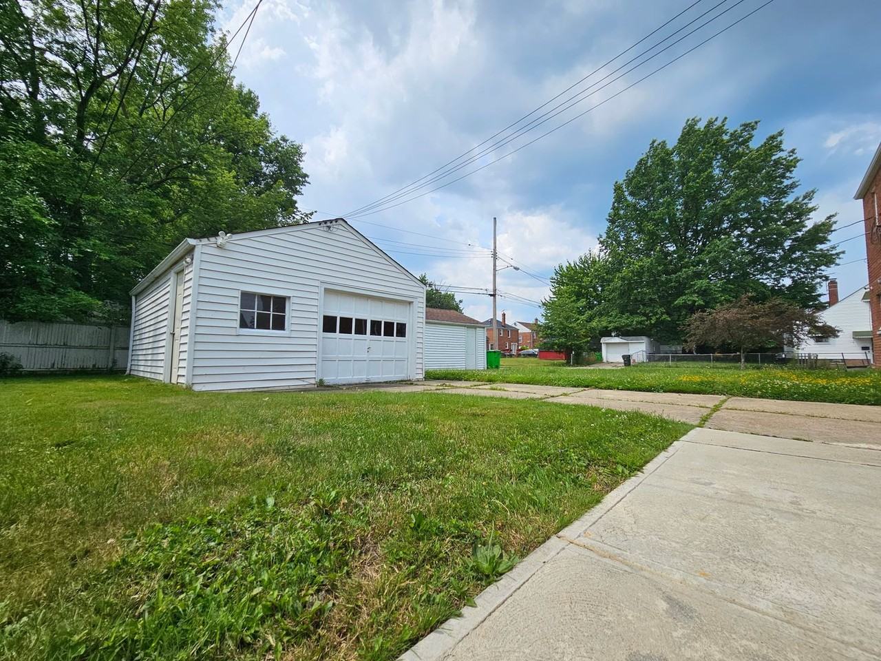 21030 Morris Ave - Photo 2 of 15