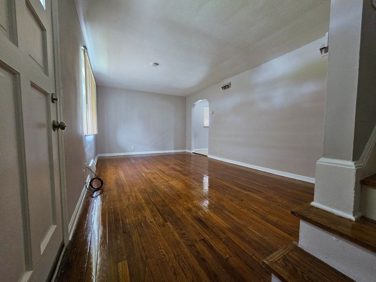 21030 Morris Ave - Photo 4 of 15