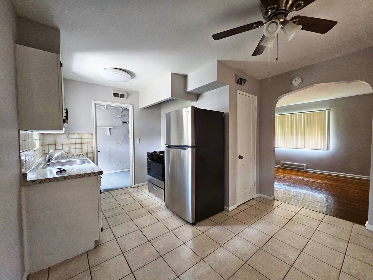21030 Morris Ave - Photo 6 of 15