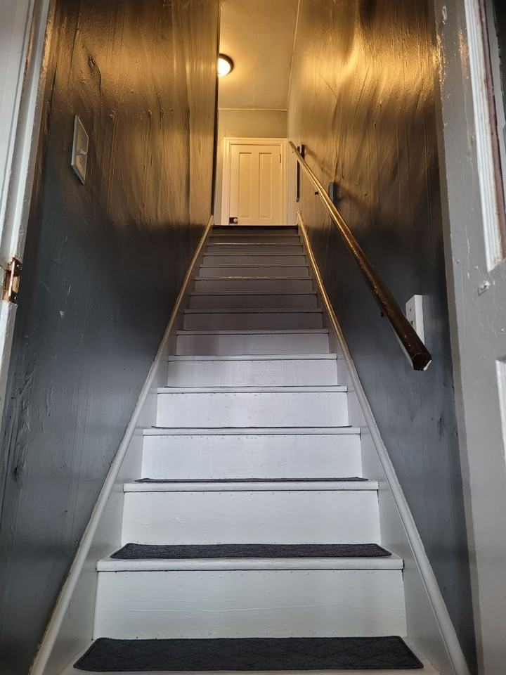 421 W King St - Photo 2 of 9