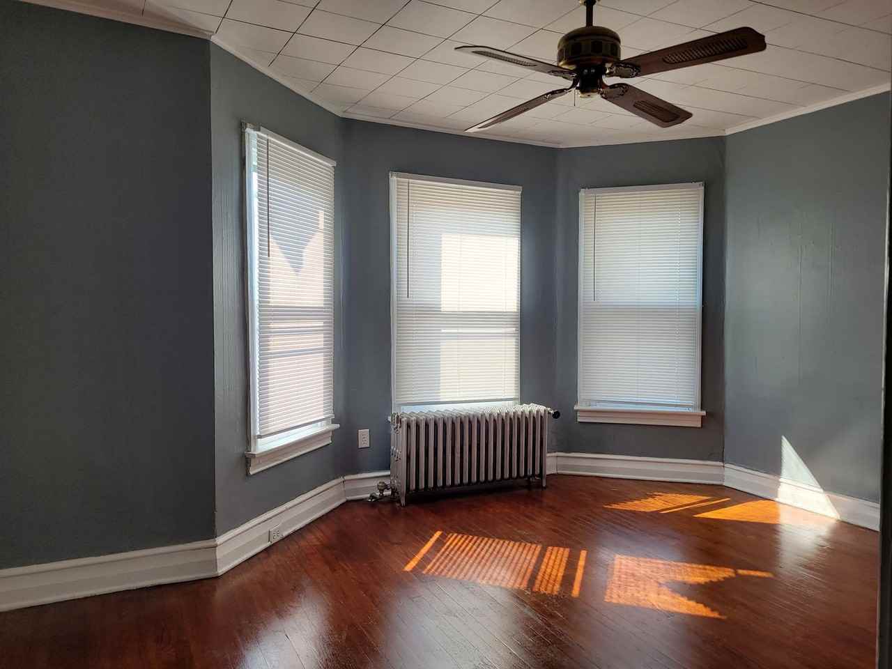 421 W King St - Photo 6 of 9