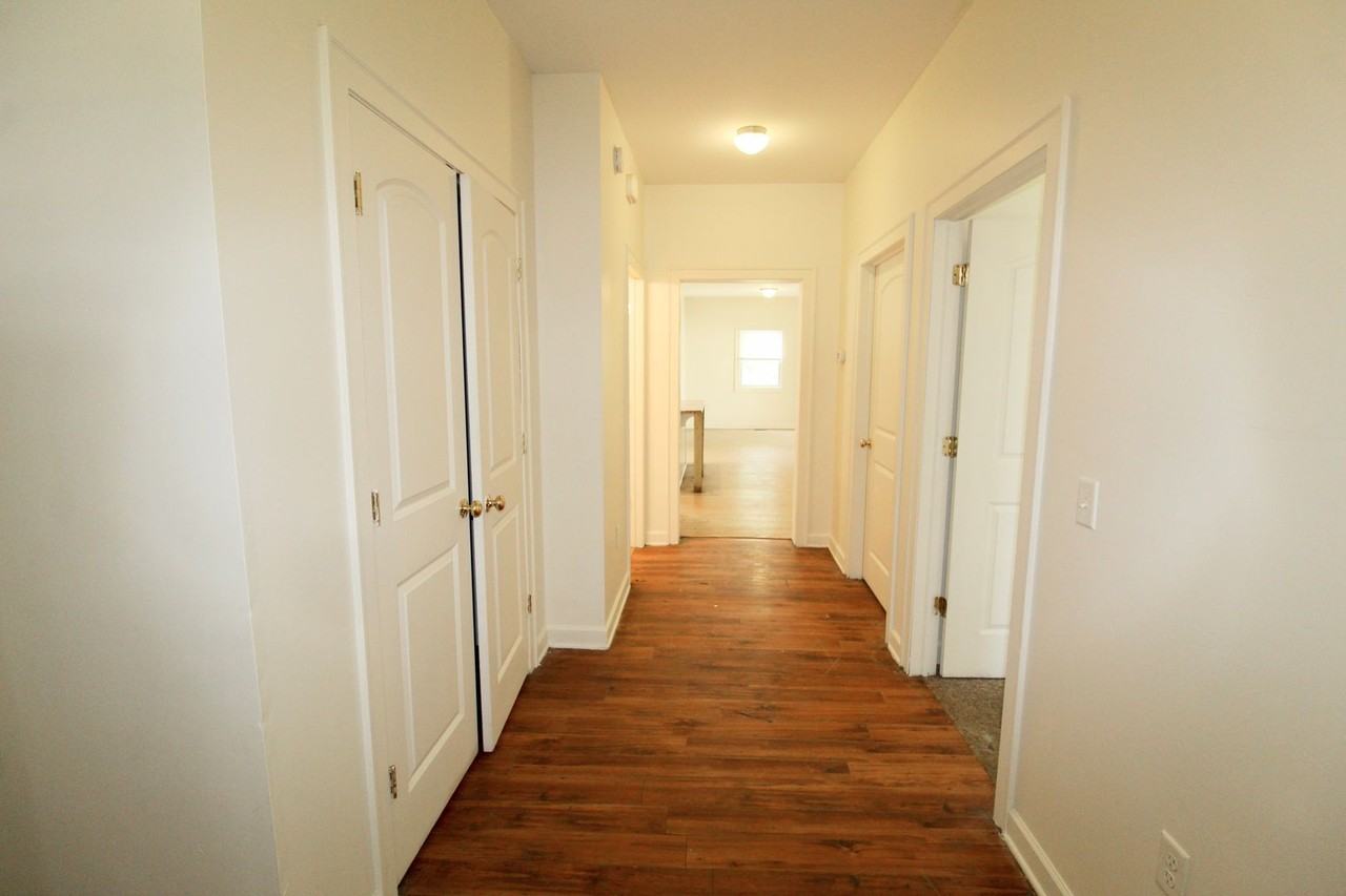 301 West Market Street - OM/OT - Photo 4 of 39