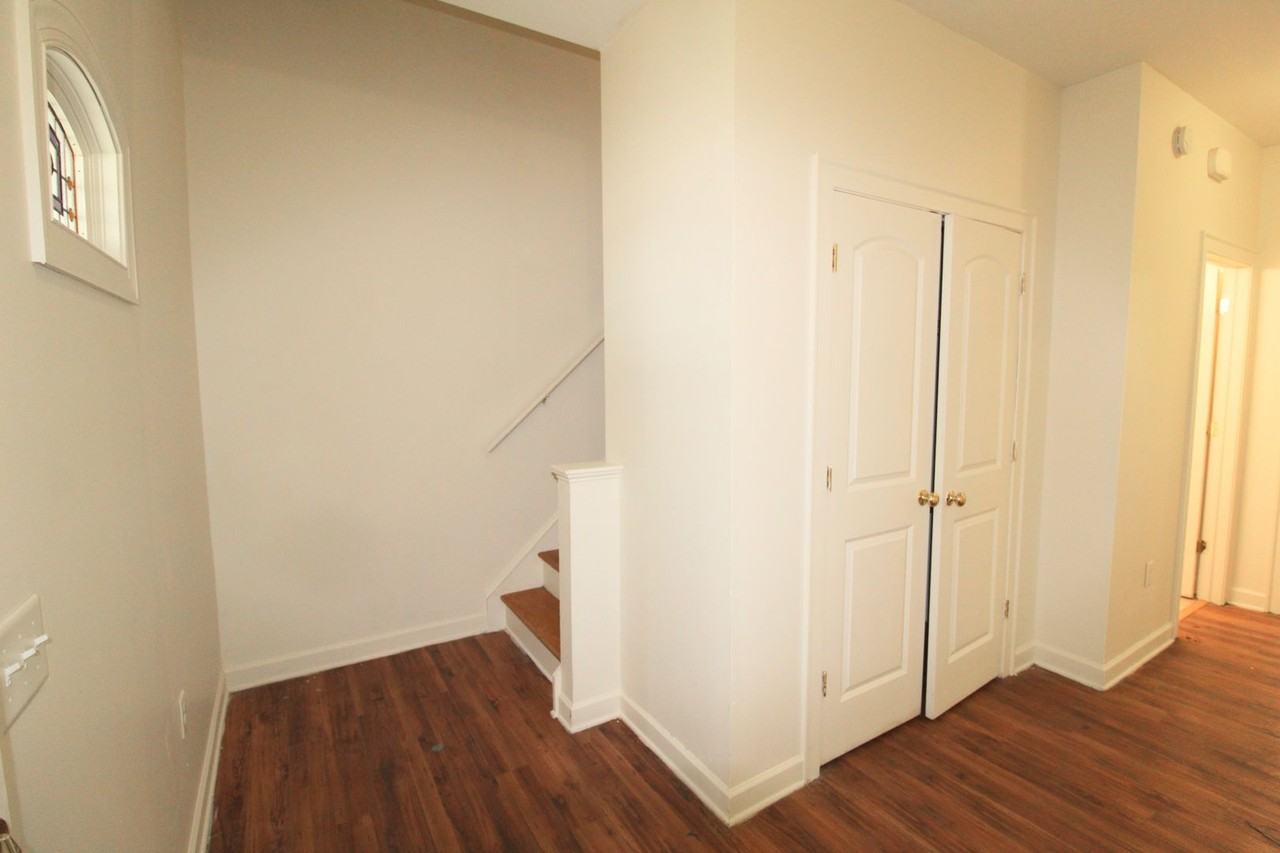 301 West Market Street - OM/OT - Photo 5 of 39