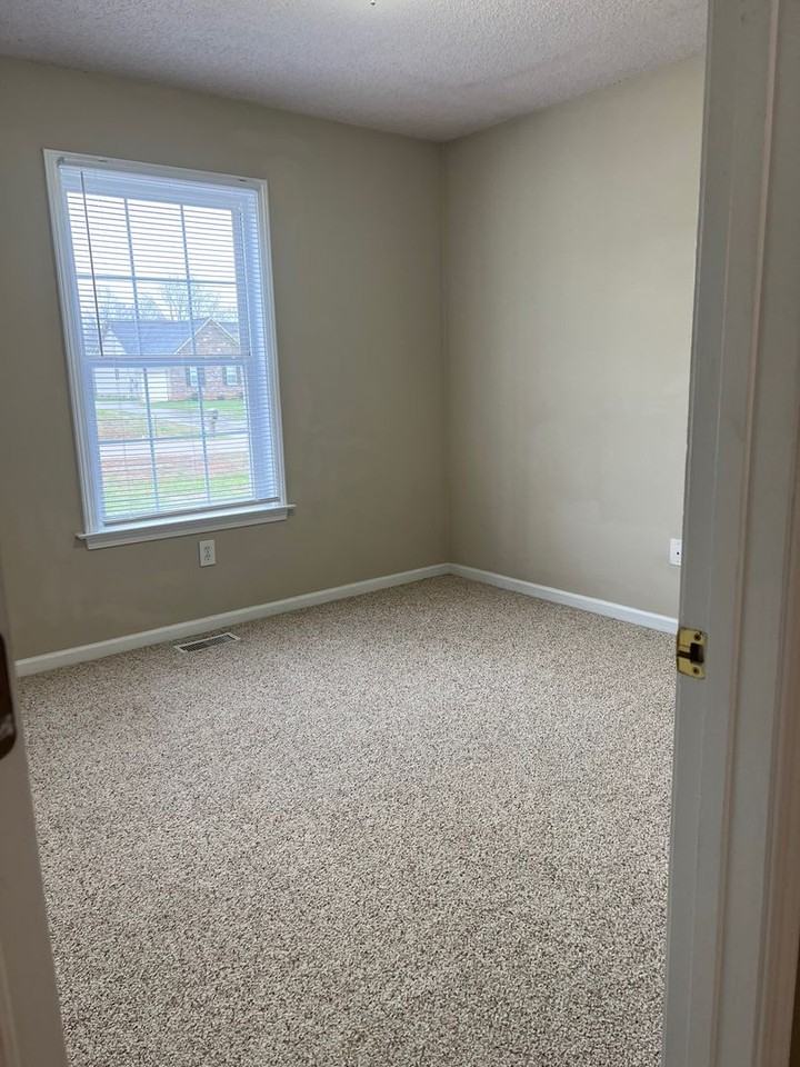 1184 Landsdown Dr - Photo 2 of 10