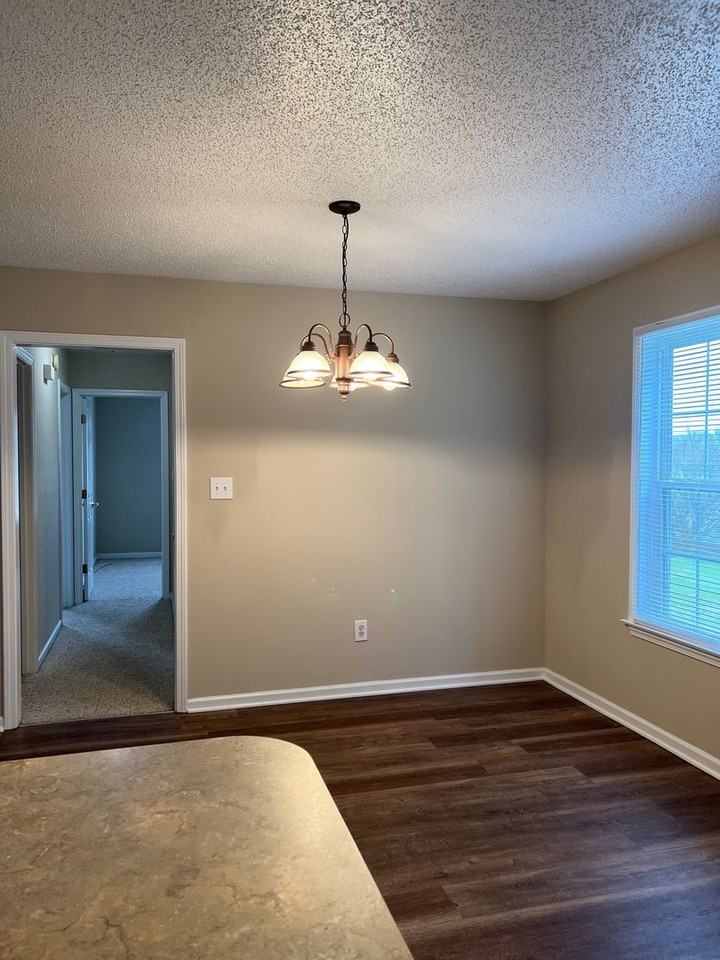 1184 Landsdown Dr - Photo 3 of 10