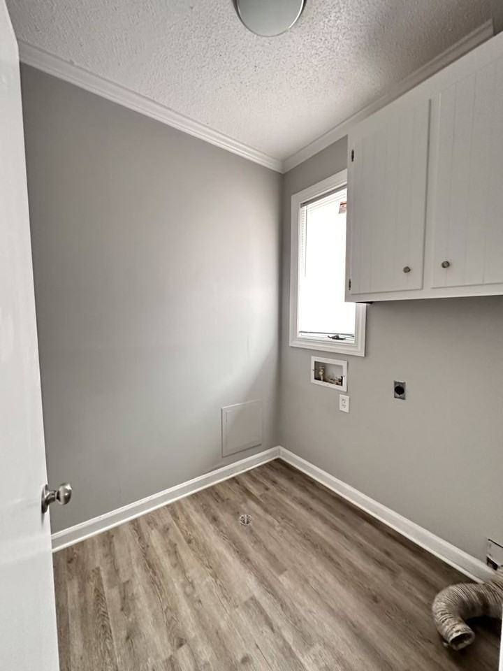 208 Forest View Ct - Photo 3 of 18