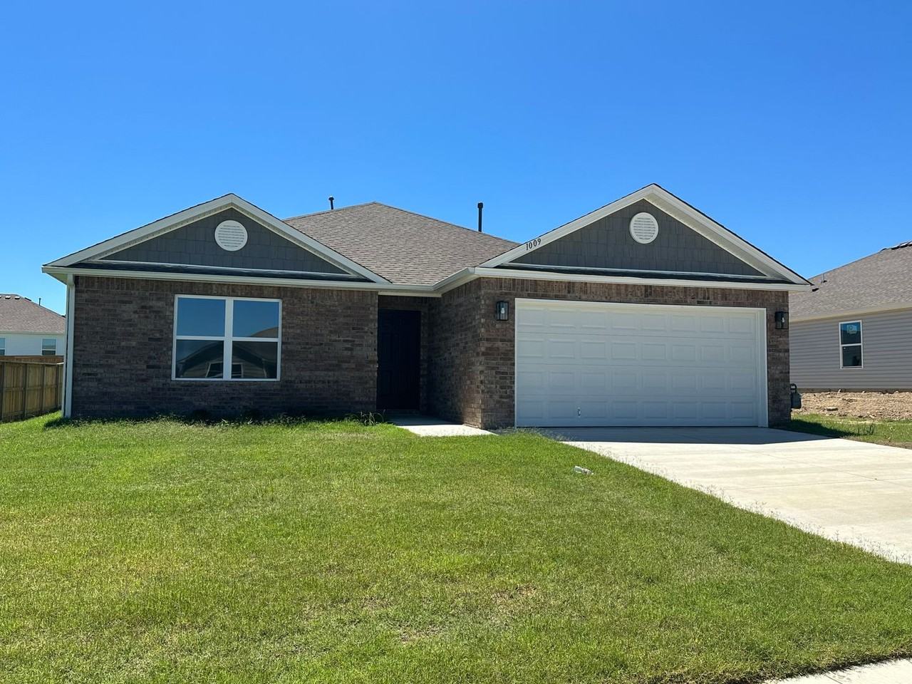 1009 W Abilene Rd - Photo 2 of 16