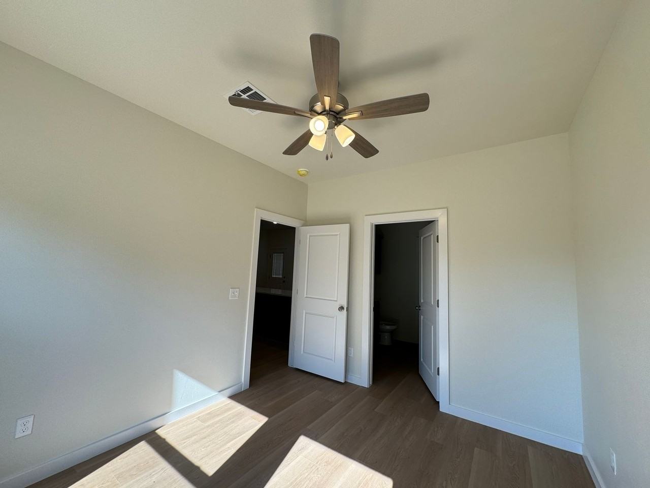 1604 S 6th St - Photo 5 of 10