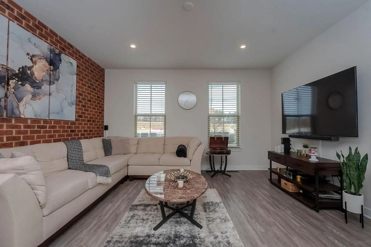 164 S Oldham St - Photo 2 of 27