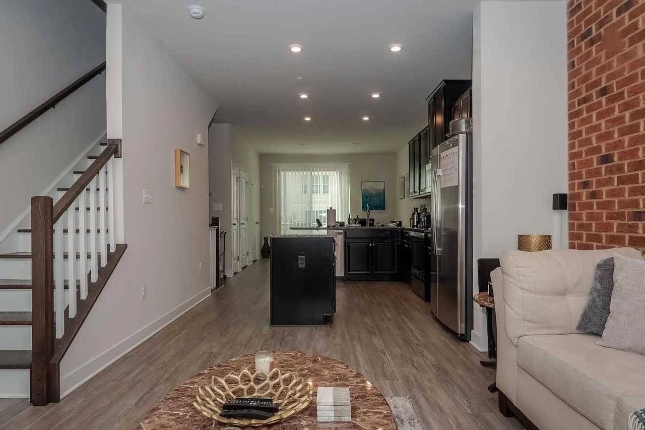 164 S Oldham St - Photo 4 of 27