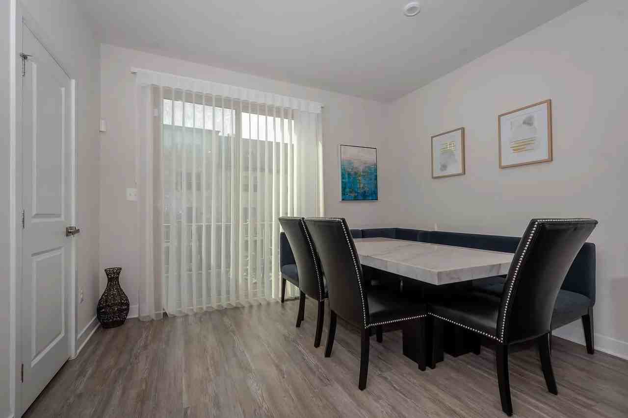 164 S Oldham St - Photo 5 of 27