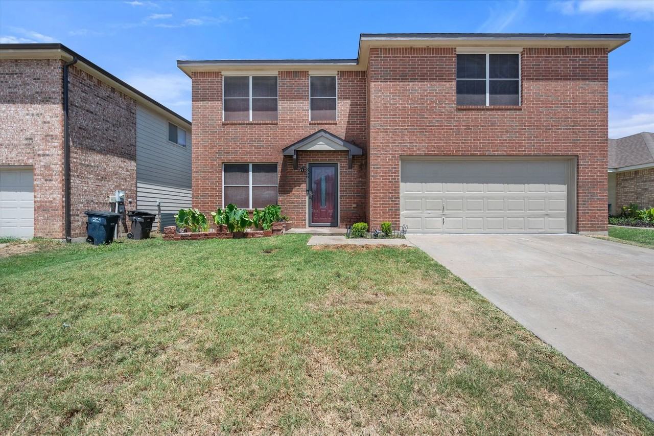 356 Blairwood Dr - Photo 2 of 36