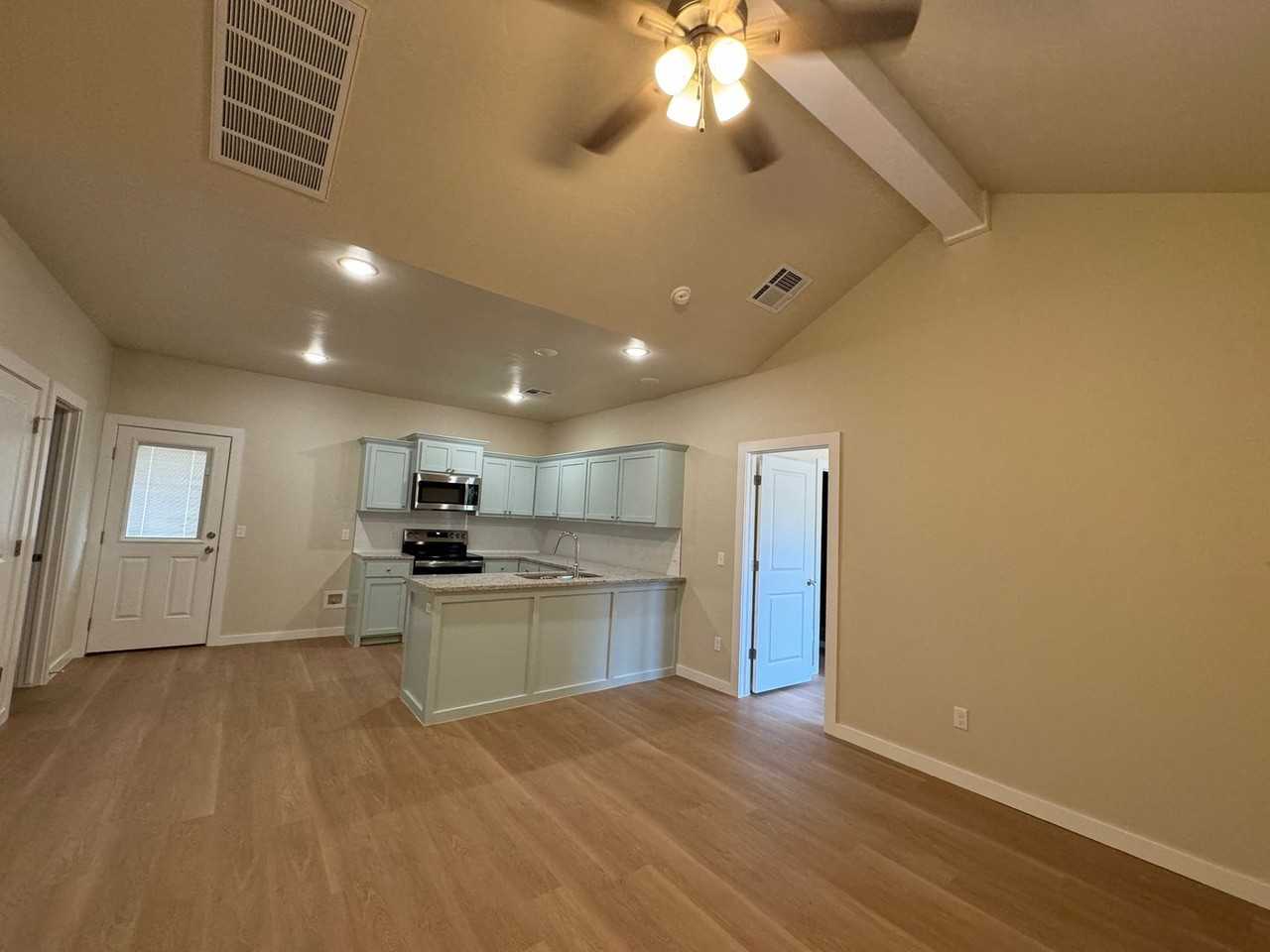 609 W Virginia Ave - Photo 2 of 11