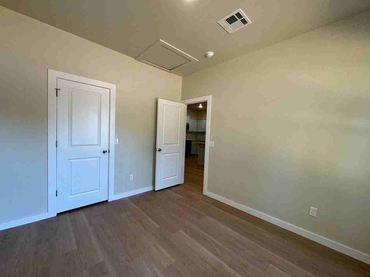 609 W Virginia Ave - Photo 4 of 11