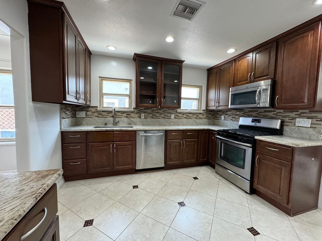 518 Magnolia Avenue - Photo 3 of 12