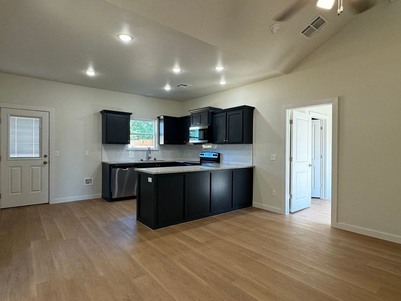 1601 S 8th St - Photo 2 of 8