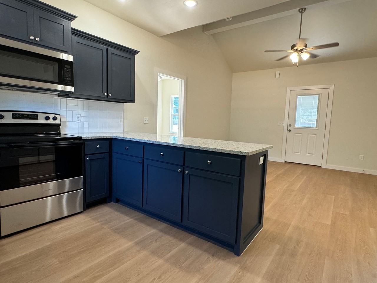 1601 S 8th St - Photo 4 of 8