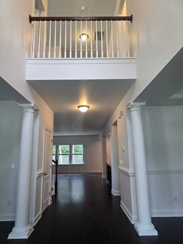 515 The Parks Dr - Photo 2 of 34