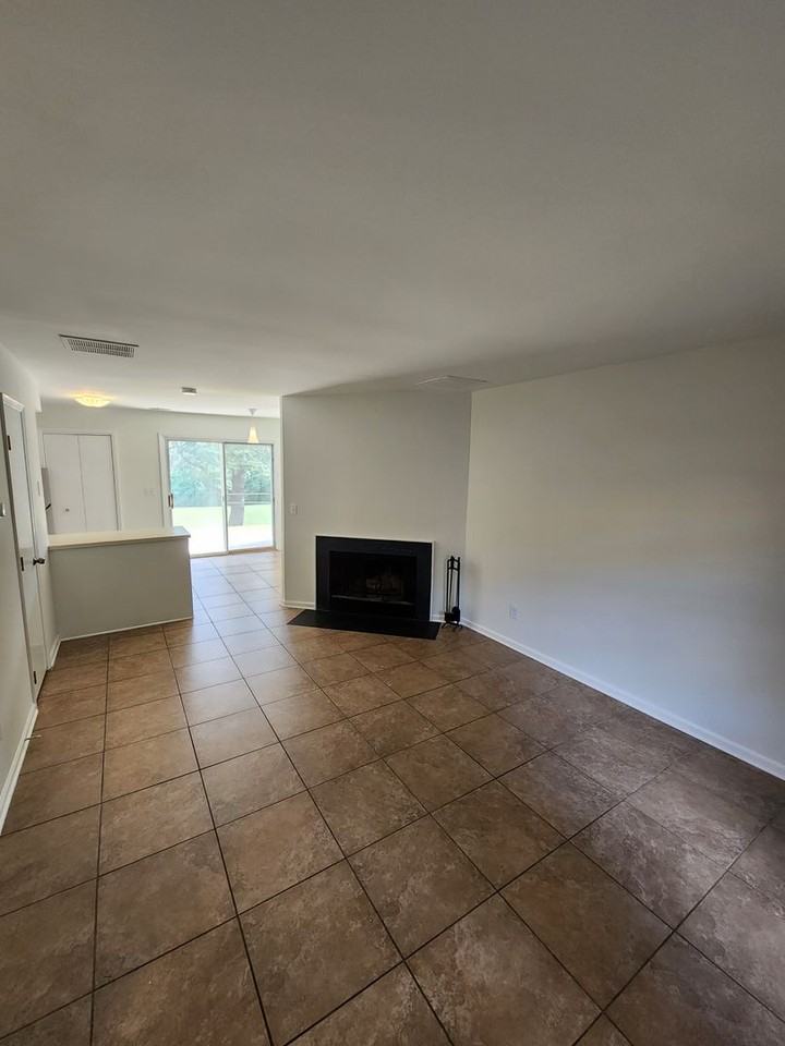 108 Chaucer Ct - Photo 3 of 13