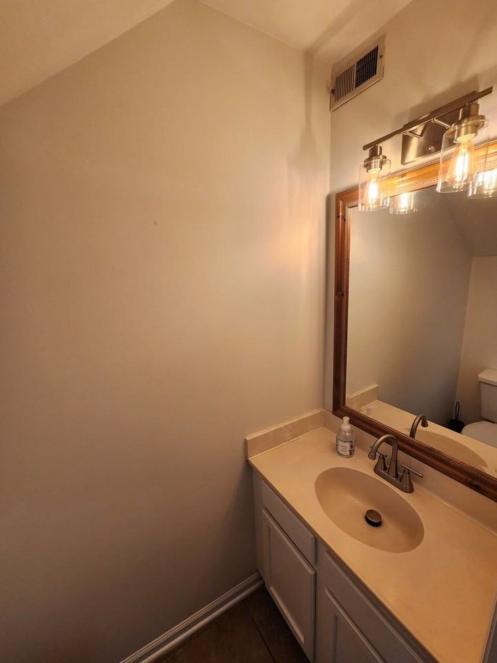 108 Chaucer Ct - Photo 6 of 13