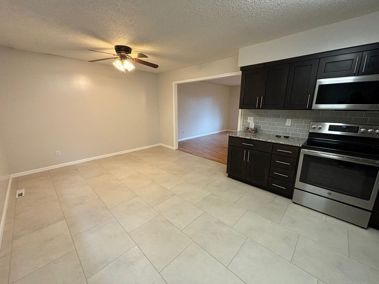 3423 Woods Dr - Photo 4 of 21