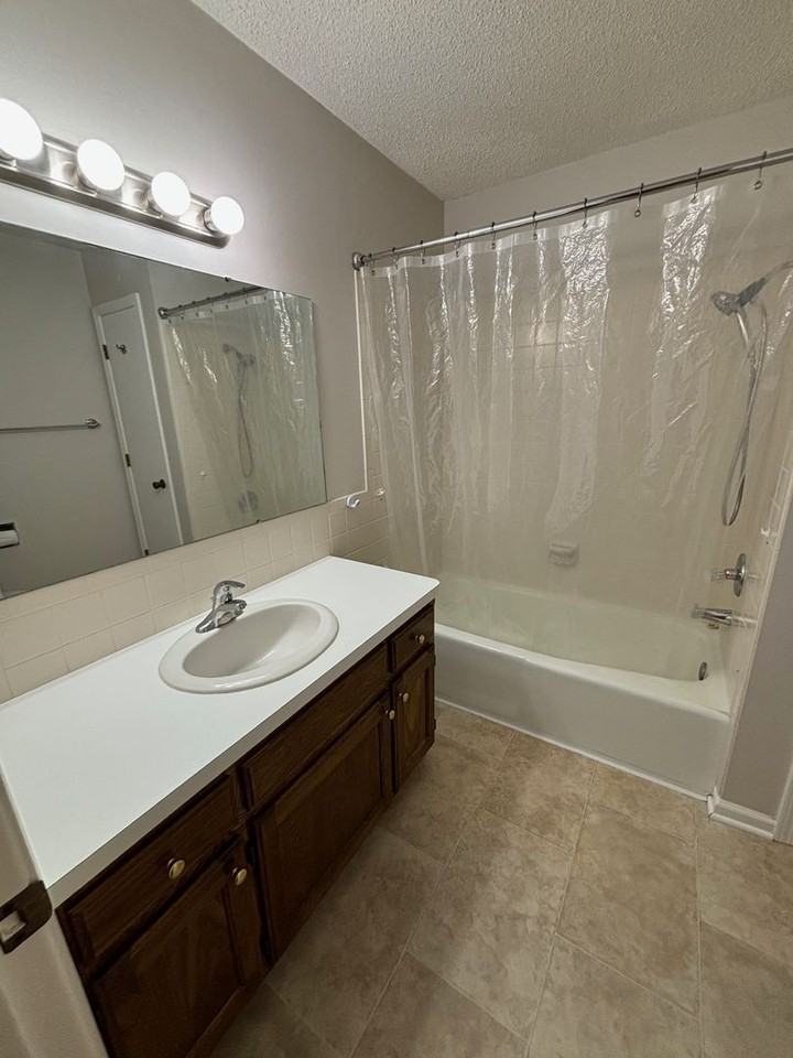 3423 Woods Dr - Photo 5 of 21