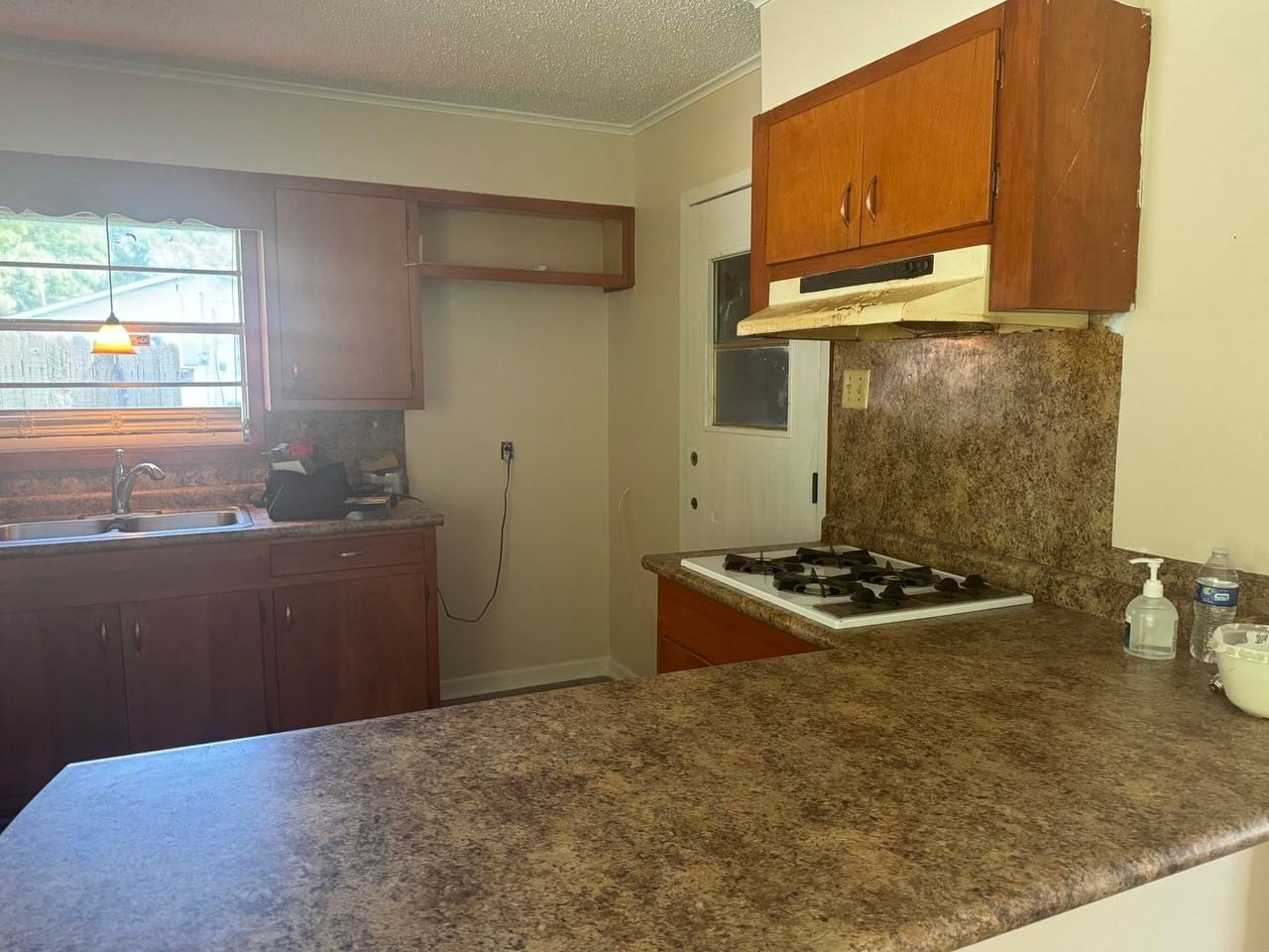 42 Neal St - Photo 2 of 11